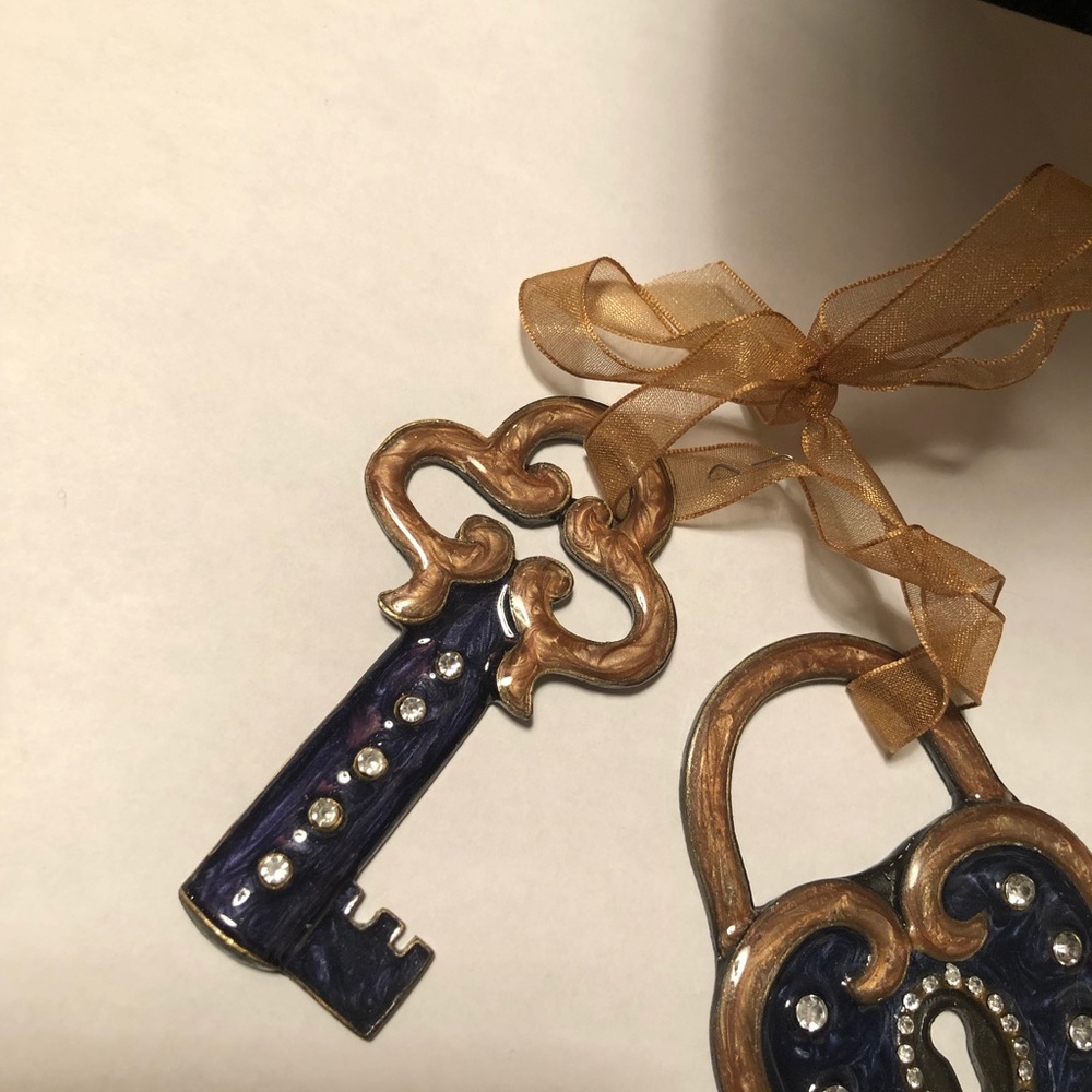 - - Lock & Key ornaments - Picture 3 of 5